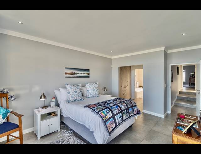 4 BEDROOM HOUSE FOR SALE IN PEARL BAY